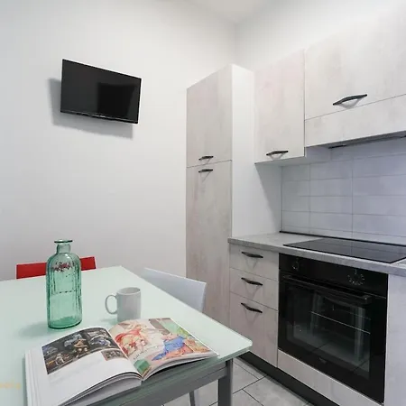 Giuria House 4 *